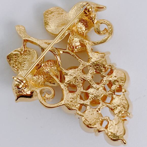 Vintage Gold Tone Faux Pearl Grape Cluster Brooch Mid Century Autumn Fall Pin - Picture 8 of 9